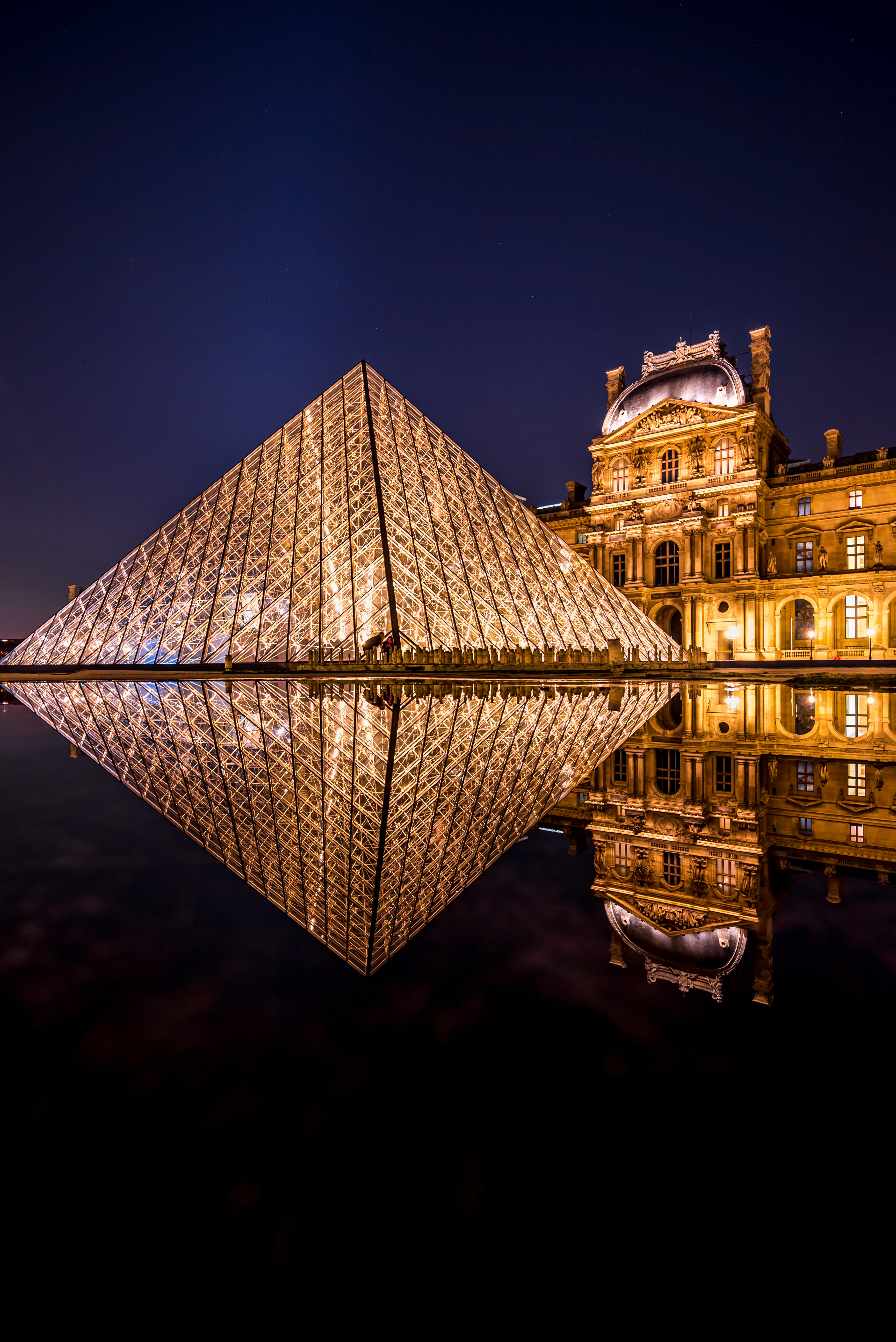 Louvre reflection